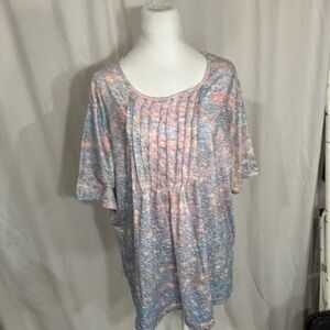 Abstract Design NWOT Blouse. 3X. Great Condition. Very Cute. Runs Small.